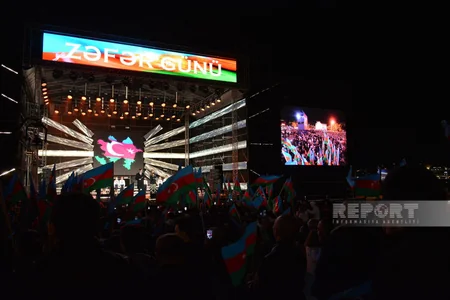 Bakıda Zəfər Günü ilə bağlı atəşfəşanlıq olub - YENİLƏNİB