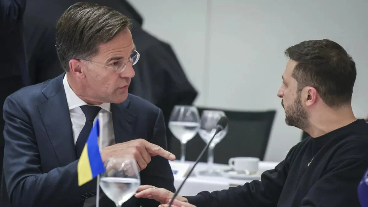 Rutte Zelenskini Trampla münasibətləri bərpa etməyə çağırıb