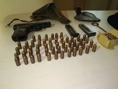 Xızıda avtomobili saxlanılan şəxs polis əməkdaşlarını tapança ilə hədələyərək qaçıb