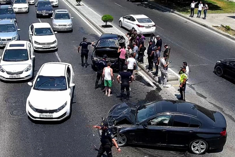 Mətbuat prospektində yol-nəqliyyat hadisəsi baş verib