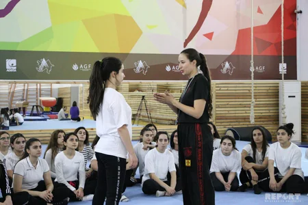İsrailli təlimçi Bakıda qadınların özünümüdafiəsi üzrə master-klass keçib - FOTO