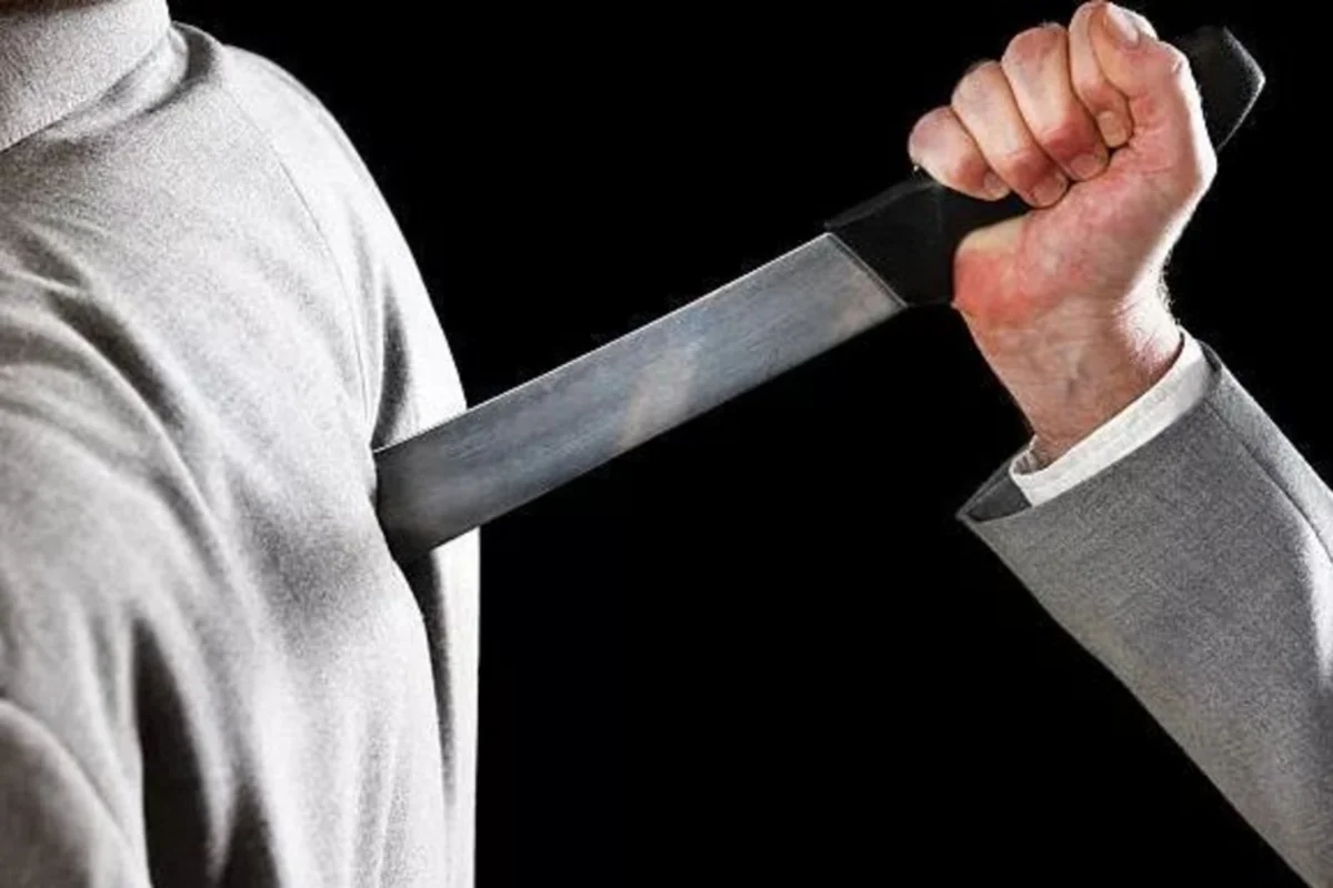 Bakıda 28 yaşlı oğlan kürəyindən bıçaqlanıb