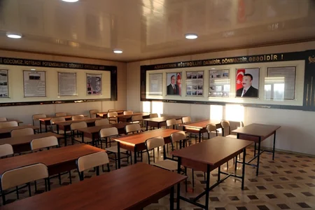 Azerbaijani Defence Minister visits frontline zone