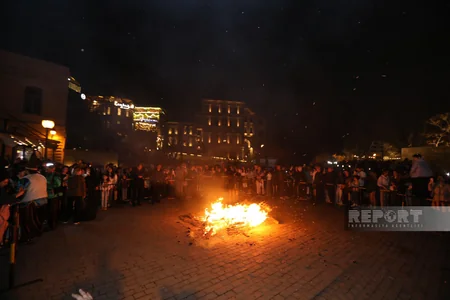 İçərişəhərdə təntənəli bayram tonqalı qalanıb