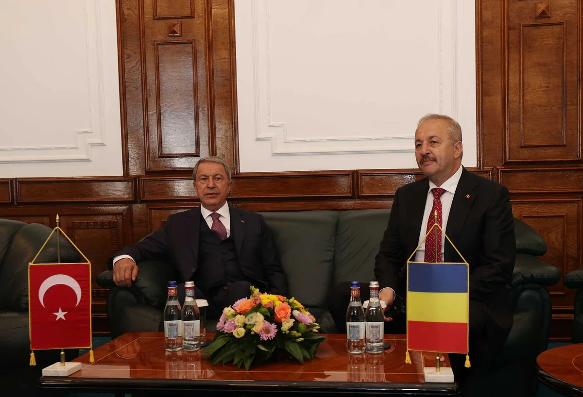 Hulusi Akar Rumıniyada səfərdədir