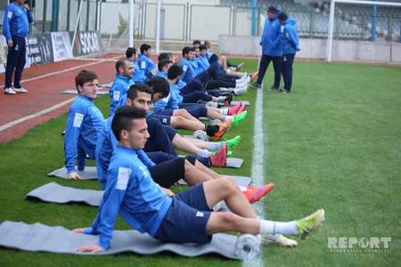 ​Azərbaycan millisi İsmət Qayıbov adına Bakıxanov qəsəbə stadionunda məşq edib - FOTO