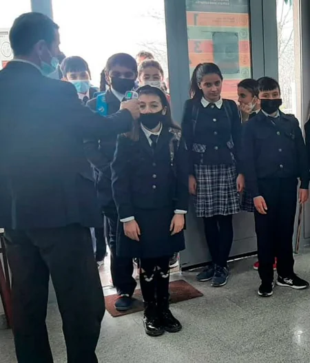 Üzü sipərli müəllimlər, maskalı şagirdlər  - FOTOREORTAJ