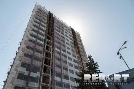 Bakıda yanan binanın təmirinə 250 usta-fəhlə cəlb olunub - FOTO