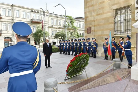 President visits monument erected in honor of Azerbaijani Democratic Republic