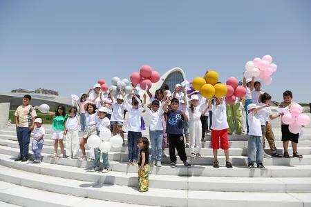 Heydər Əliyev Mərkəzinin parkında Uşaq festivalı keçirilib