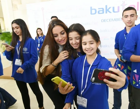 Prezident İlham Əliyev “Bakutel-2019” sərgisi ilə tanış olub - YENİLƏNİB