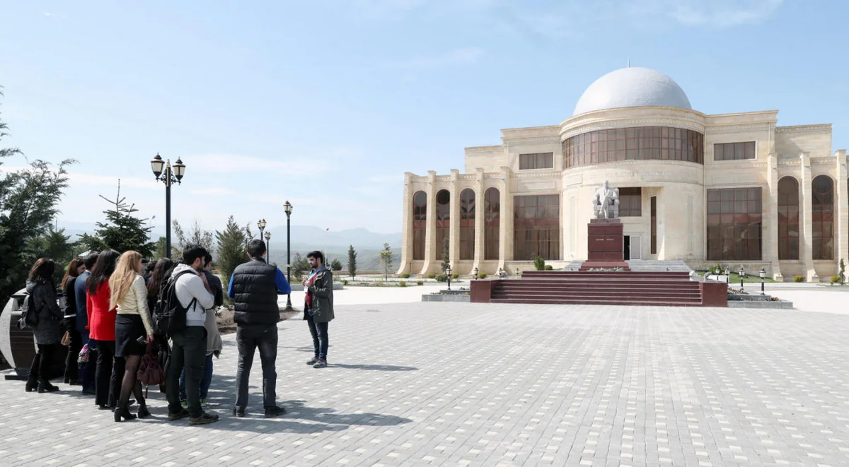 Azerbaijan to conduct certification of tourist guides in districts