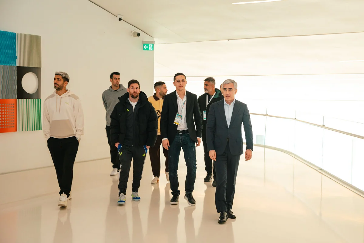 Messi və komanda yoldaşları Heydər Əliyev Mərkəzində olublar