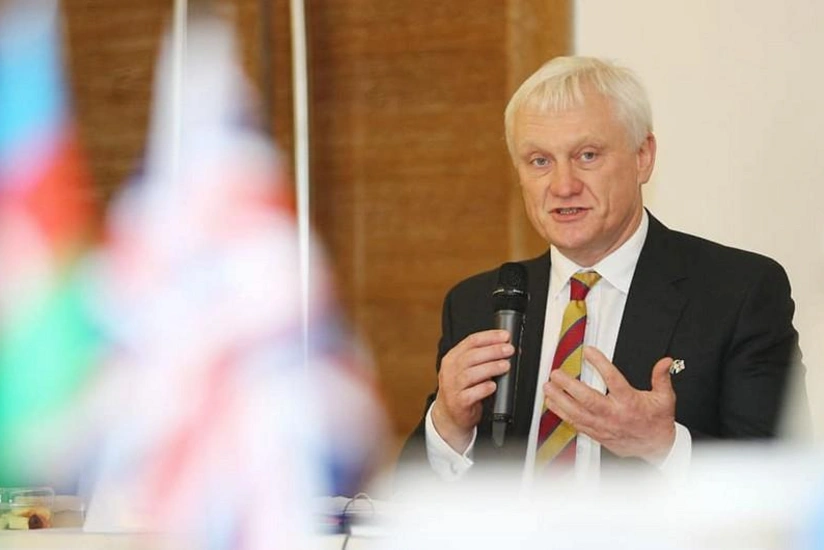 Britaniyanın Avropa üzrə naziri Azərbaycan diplomatı ilə görüşüb, səfirliyə hücumu pisləyib  