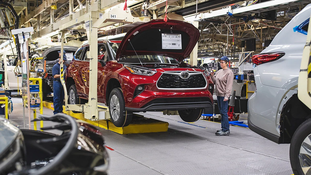 Toyota возобновила работу заводов после системного сбоя