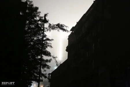 Bakı şəhərinin üzərini su buxarı bürüyüb - FOTO