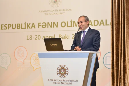 Azərbaycanda məktəblilərin fənn olimpiadasının qalibləri mükafatlandırılıb - FOTO