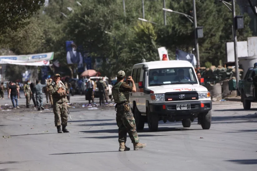Kabildə dövlət qulluqçularının avtobusu partladılıb, ölənlər və yaralananlar var