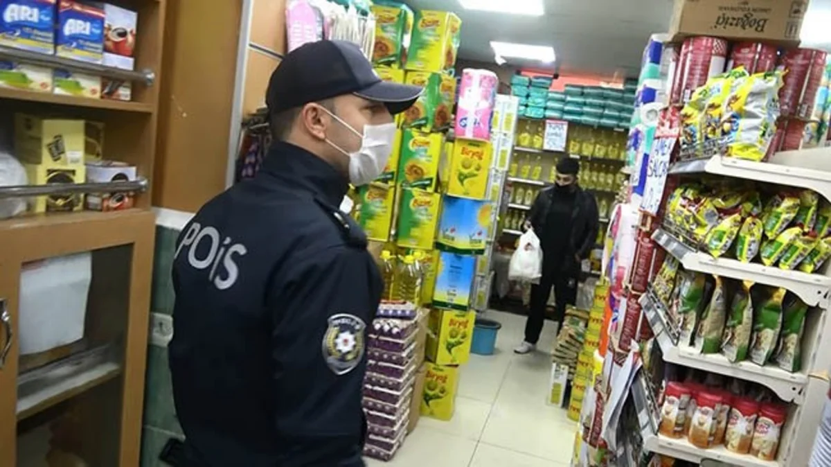 İstanbulda komendant saatı açıq olan marketə basqın olub