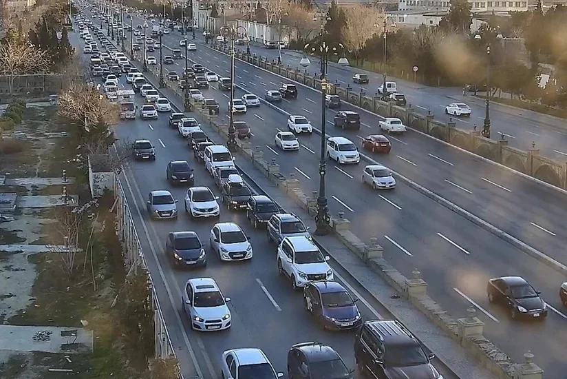 Bakıda tıxac yaranan yolların adları açıqlanıb