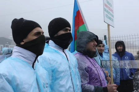 Акция на дороге Ханкенди-Лачын продолжается, несмотря на снег