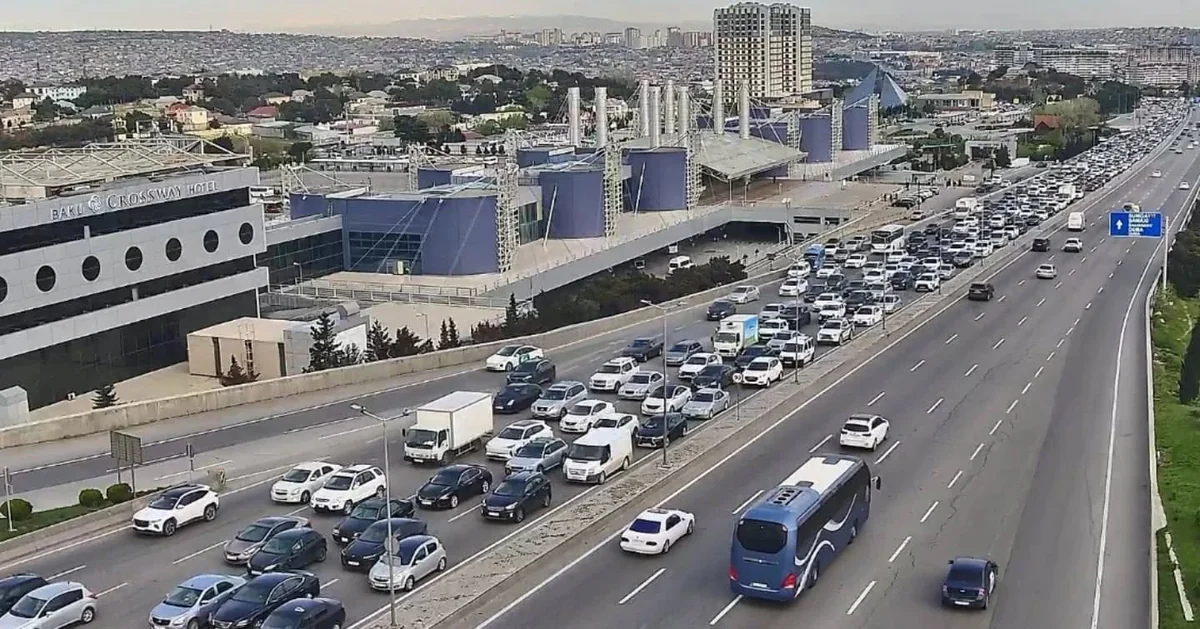 Bakının bir sıra yollarında tıxac yaranıb