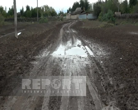 Kürdəmirin qışda palçıqlı, yayda toz-torpaqlı yolu nə vaxt abadlaşacaq? - REPORTAJ