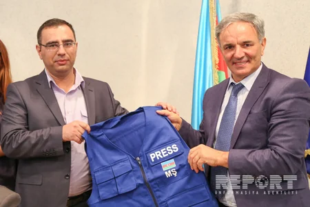 Press Council distributes vests to journalists - PHOTO