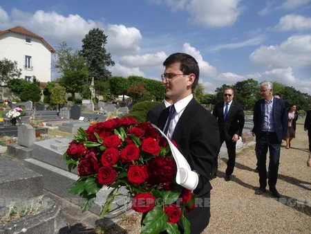 Graves of Azerbaijan Democratic Republic statesmen visited in France