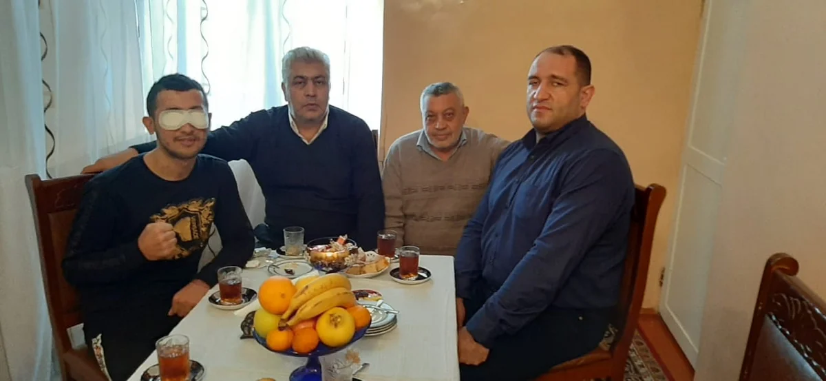 İlham Zəkiyev gözlərini itirən qazi ilə görüşüb