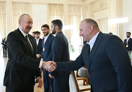 Президент Ильхам Алиев принял членов сборной Азербайджана по мини-футболу