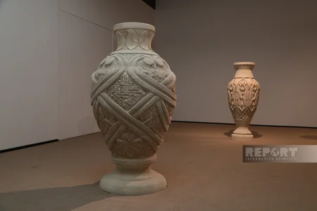 YARAT rəssam Aydan Salahovanın “Sükutun səsləri” adlı fərdi sərgisini təqdim edir