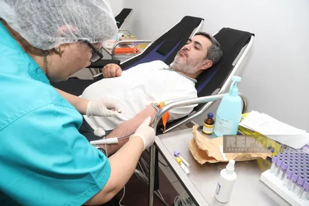 Allahşükür Paşazadə qan verib