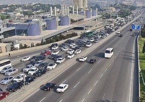 Bakının bir sıra yollarında nəqliyyatın sıxlığı yaranıb