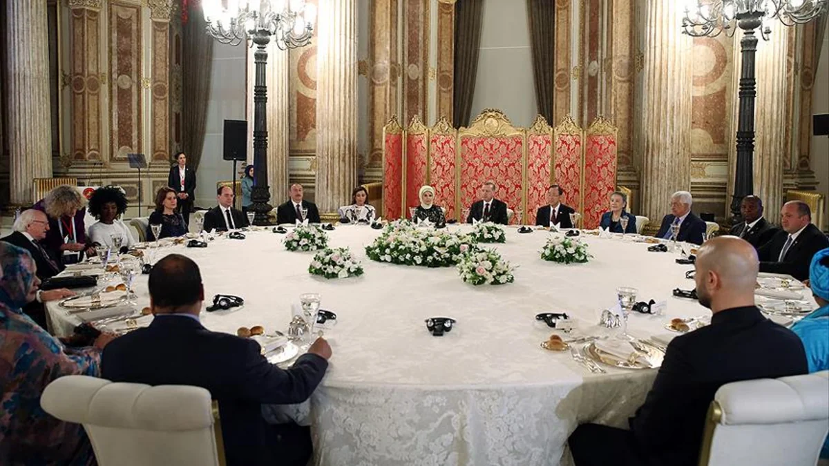 ​İlham Əliyev Dünya Humanitar Sammiti iştirakçılarına verilən ziyafətdə iştirak edib