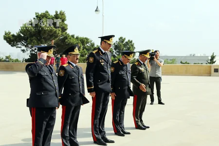 DİN rəhbərliyi Fəxri xiyabanı və Şəhidlər xiyabanını ziyarət edib