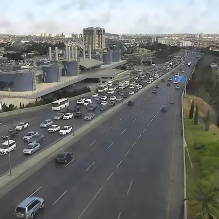 Bakının bir sıra yollarında nəqliyyatın sıxlığı yaranıb - SİYAHI