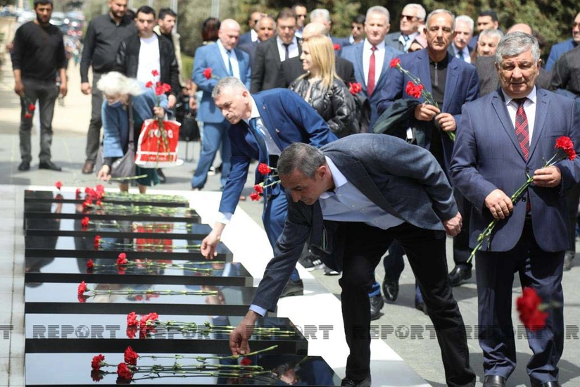 Участники съезда Победы посетили Аллею шехидов