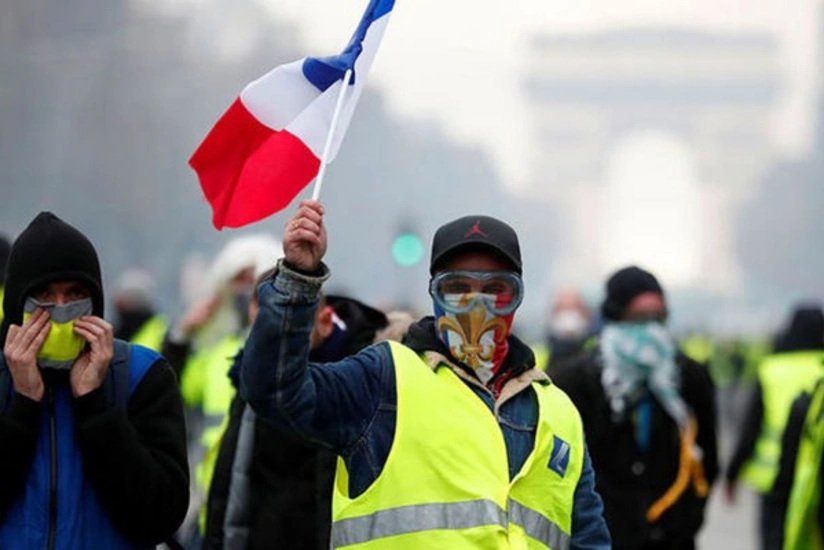 “Sarı jiletlilər”in üzvü partiya yaratmaq qərarına gəlib