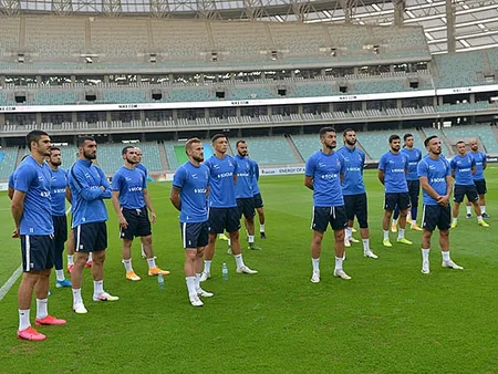 Rövnəq Abdullayev milli komanda ilə görüşüb