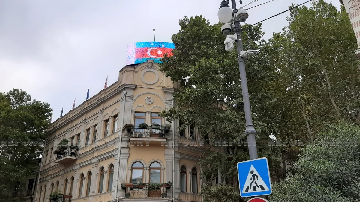Azerbaijani flag displayed on monitors in Tbilisi
