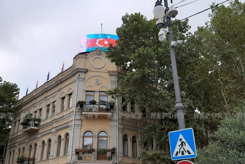 Azerbaijani flag displayed on monitors in Tbilisi