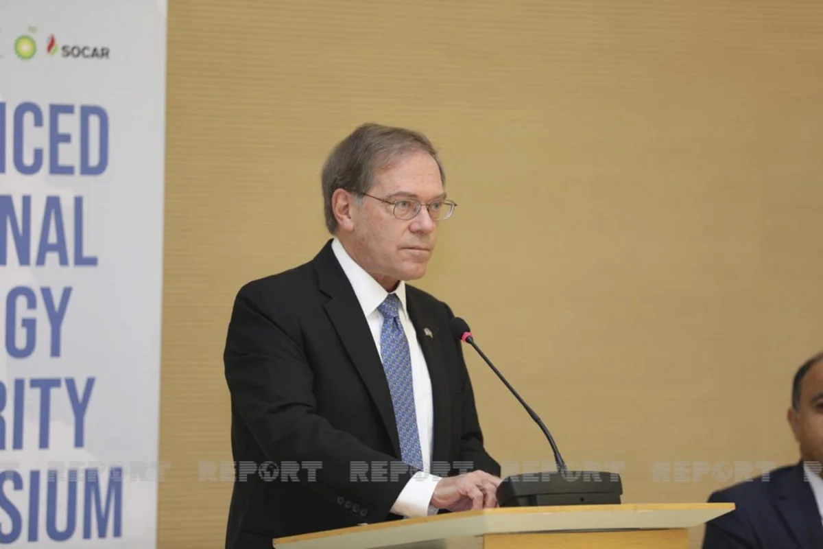 US ambassador meets with former IDPs