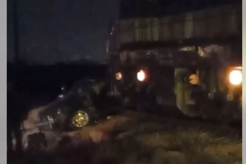 Bakıda teplovozla avtomobil toqquşub, ölən var