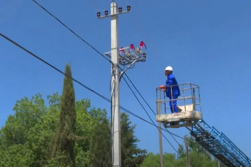 Азеришыг восстанавливает электросети сел Агджабеди