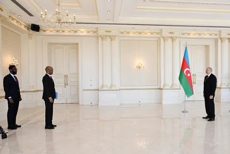 İlham Əliyev Somalinin yeni təyin olunmuş səfirinin etimadnaməsini qəbul edib - YENİLƏNİB