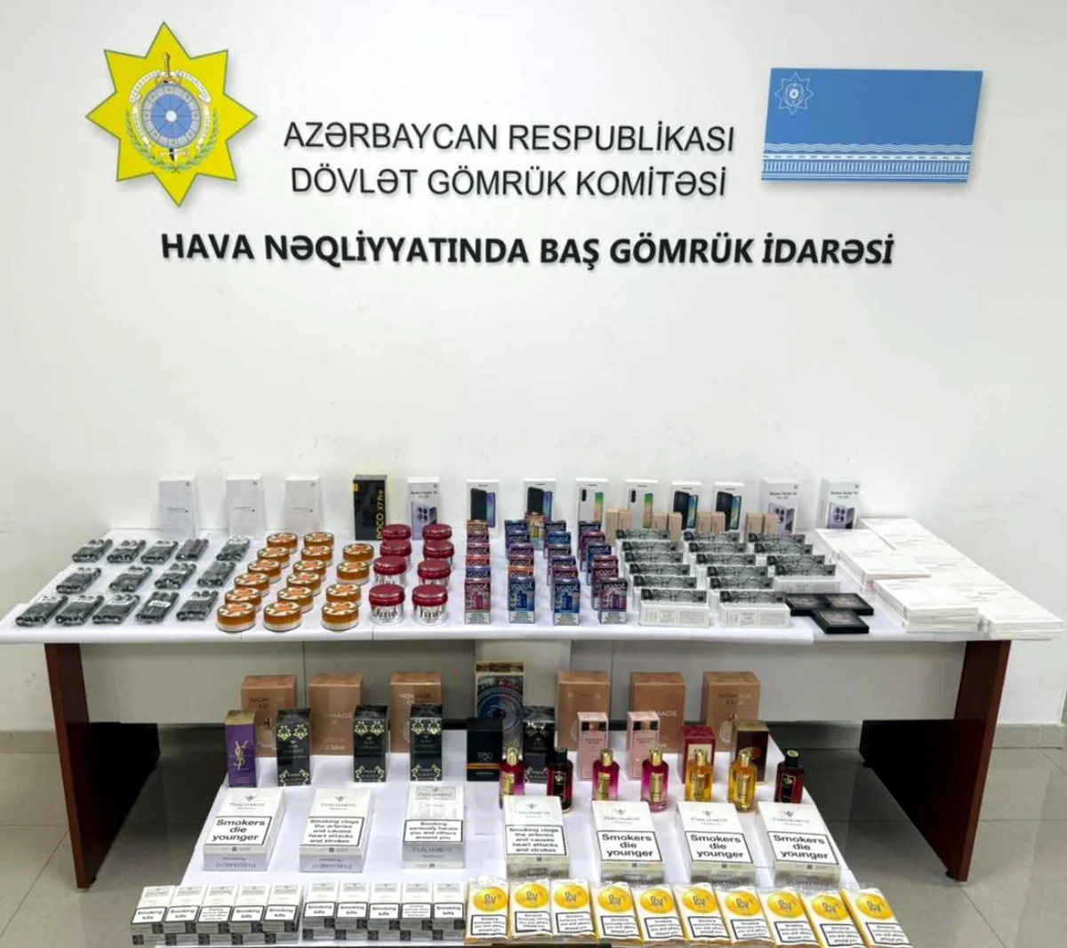 Azərbaycanda sərnişinlərə paylanılaraq ölkəyə qanunsuz keçirilən mallar aşkarlanıb