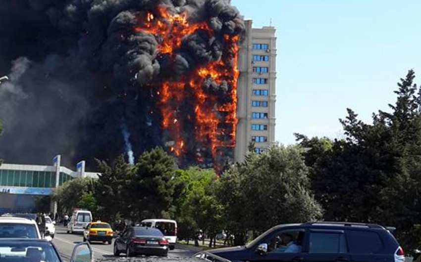 Bakıda yanan binanın ətrafında yollar bağlanıb