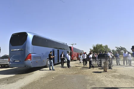 Foreign diplomats get acquainted with work carried out in residential complex in Aghdam