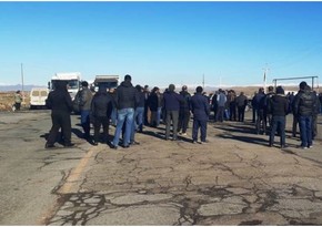 Armenian residents block Gyumri-Yerevan highway